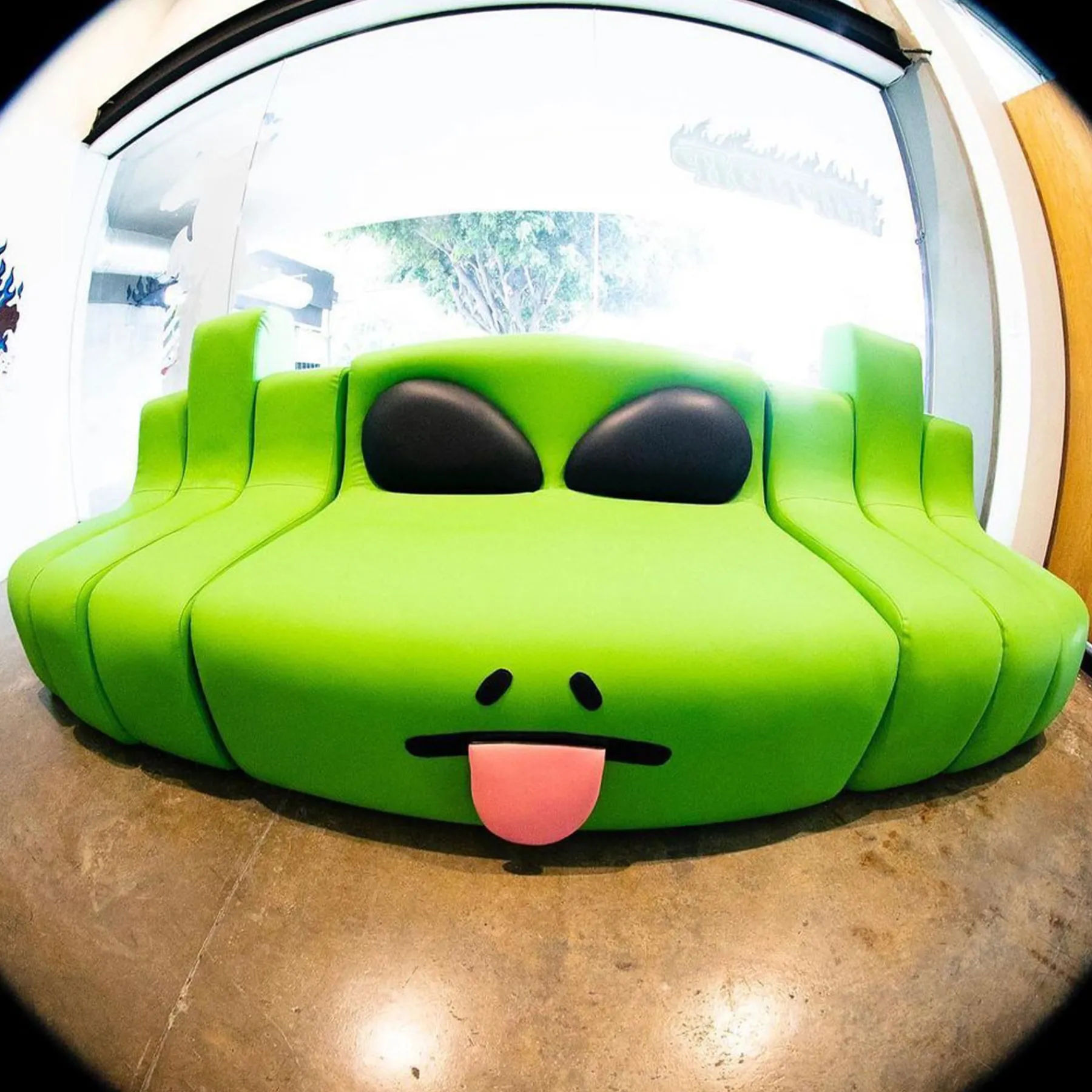 Ripndip Home Goods|Furniture / Statues<Alien Face Couch