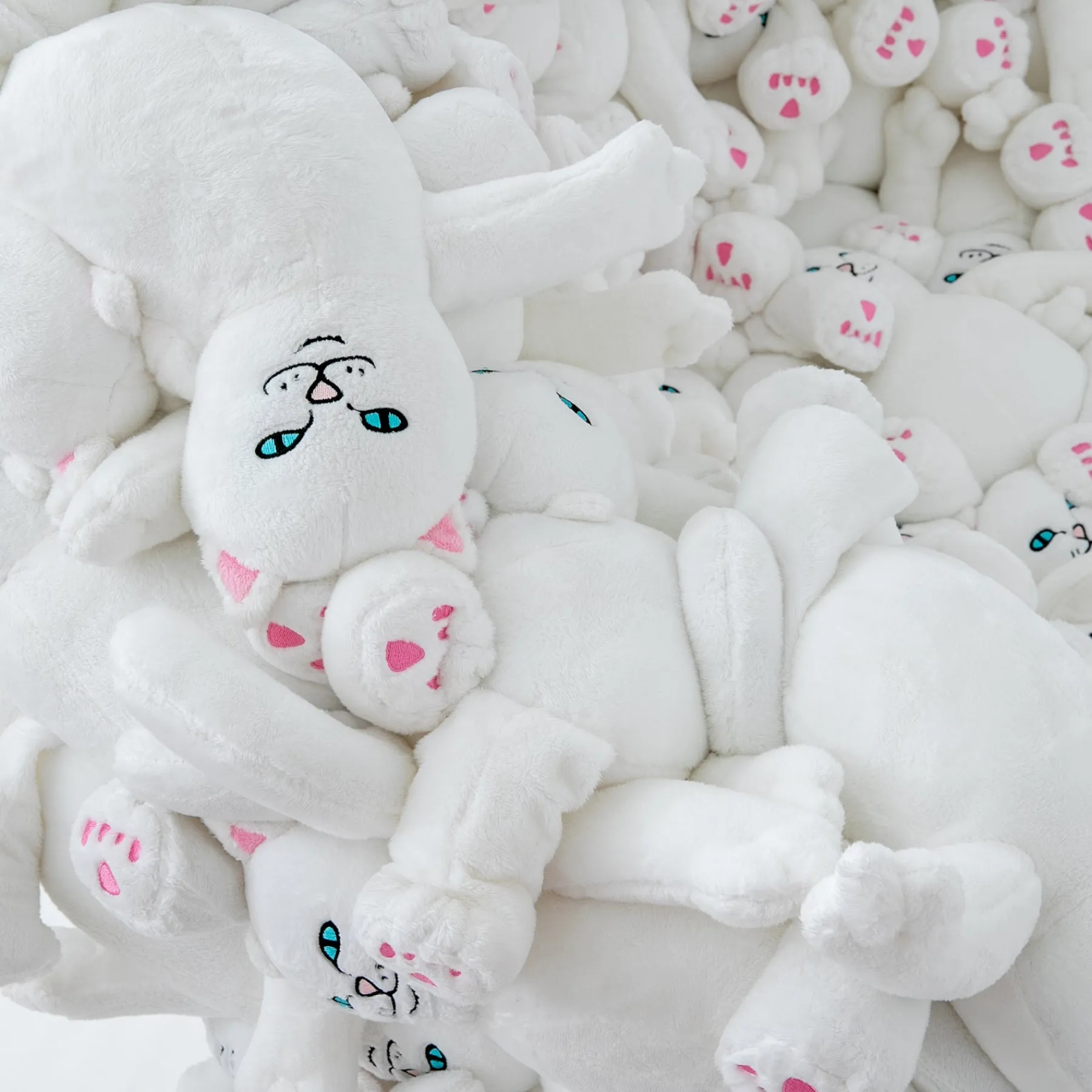 Ripndip Plush Dolls|Furniture / Statues<Nerm Plush Chair