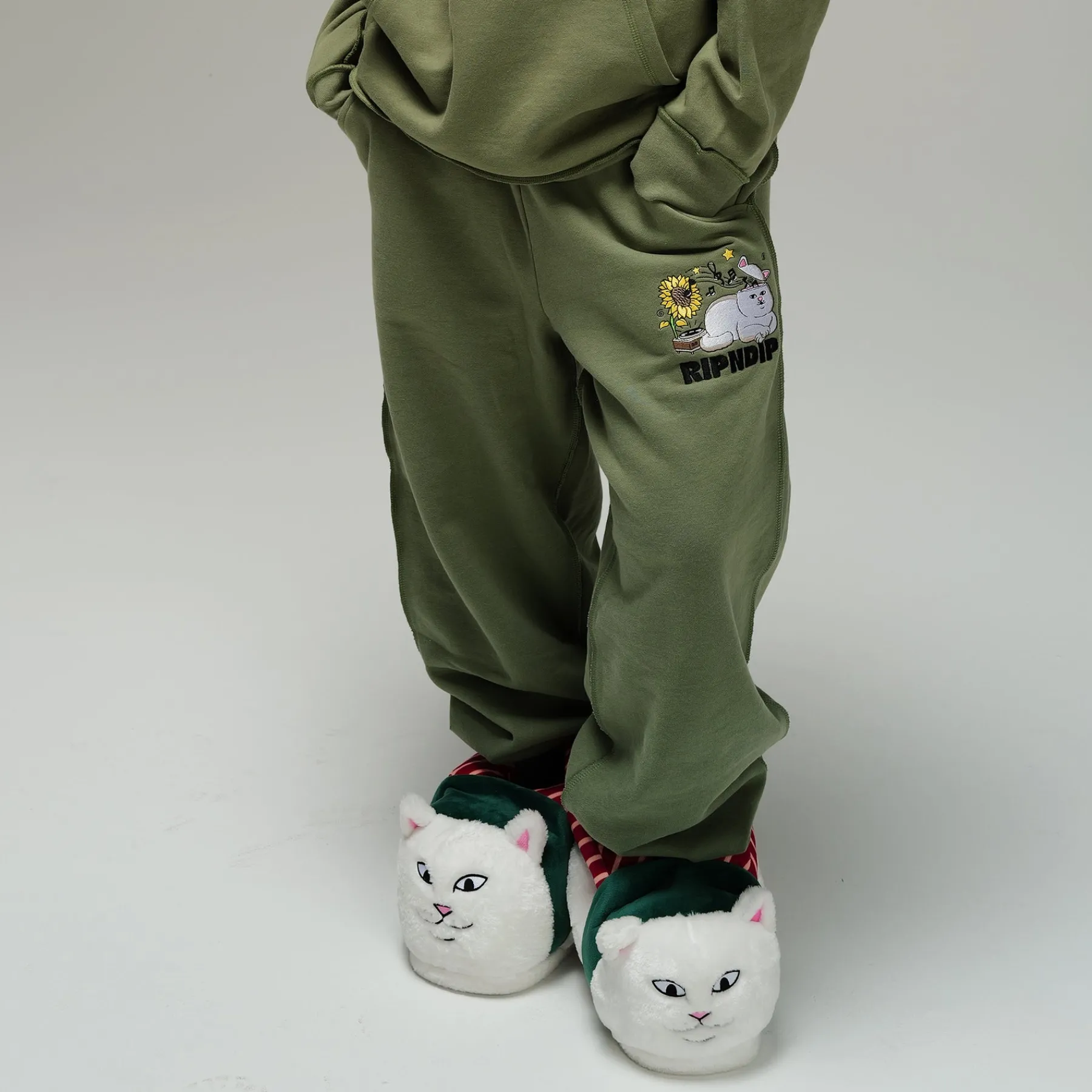 Ripndip Pants|Sweats<No Music No Life Sweatpants (Dusty Olive)